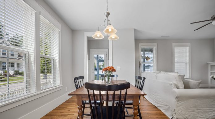 רצפה צבעונית בבית