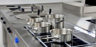 מטבחי חוץ וציוד מקצועי לחוויית בישול מושלמת