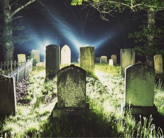 בחירת המצבה המושלמת: מצבות אבן טבעית, קבלני מצבות ומצבות שיש